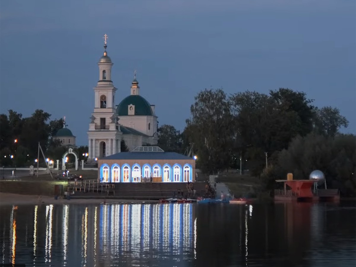 Сотрудники творческо-досугового объединения показали яркие стороны Выксы